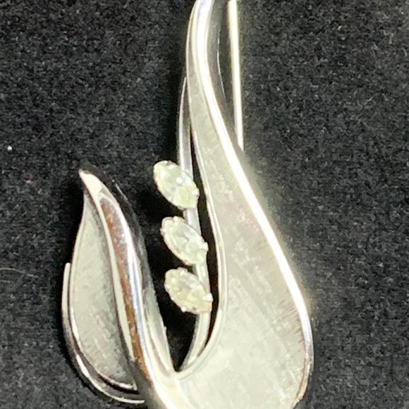 Vintage Tru Kay Sterling Silver Clear Rhinestone Leaf Brooch Signed TK (2467) - Picture 2 of 4
